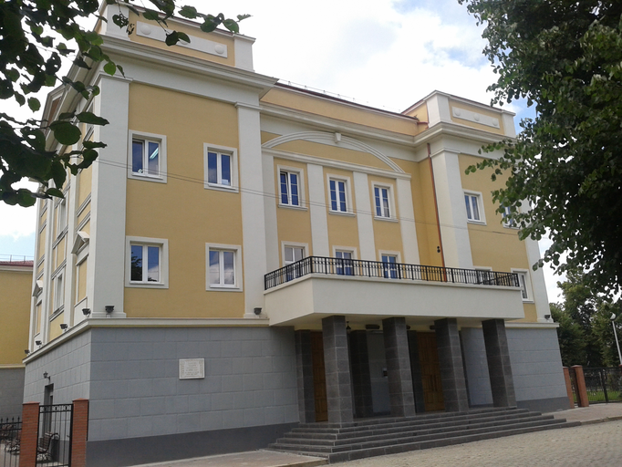 Калининградский областной театр юного зрителя «Молодёжный»)